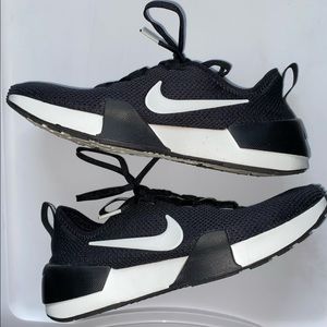 Nike lifestyle tennis shoes